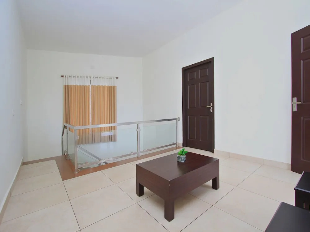 OYO 13915 Albis Ville
