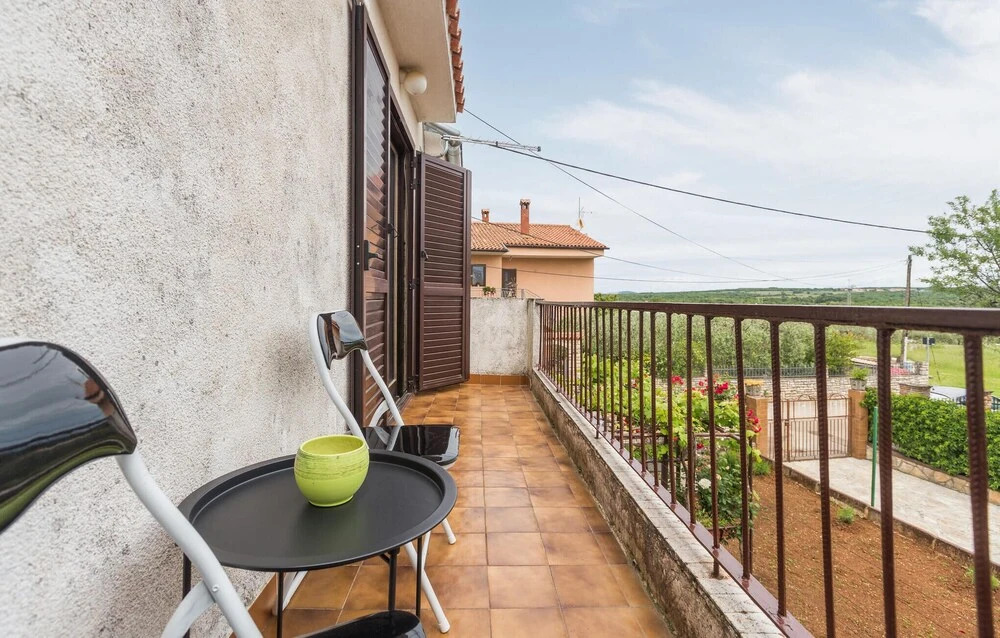 Beautiful Home in Tar With 2 Bedrooms and Wifi