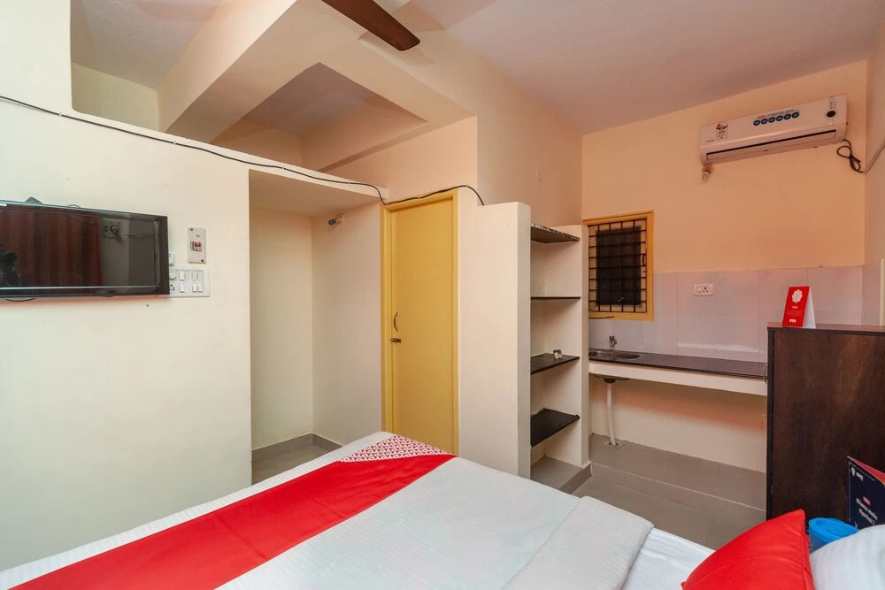 OYO 26936 Adhithya Inn