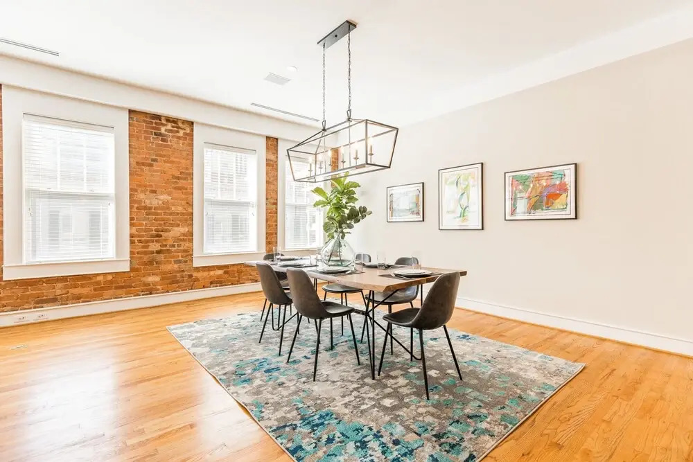 Red Door Apartment ~ 3-king Beds ~ Center Of D-twn