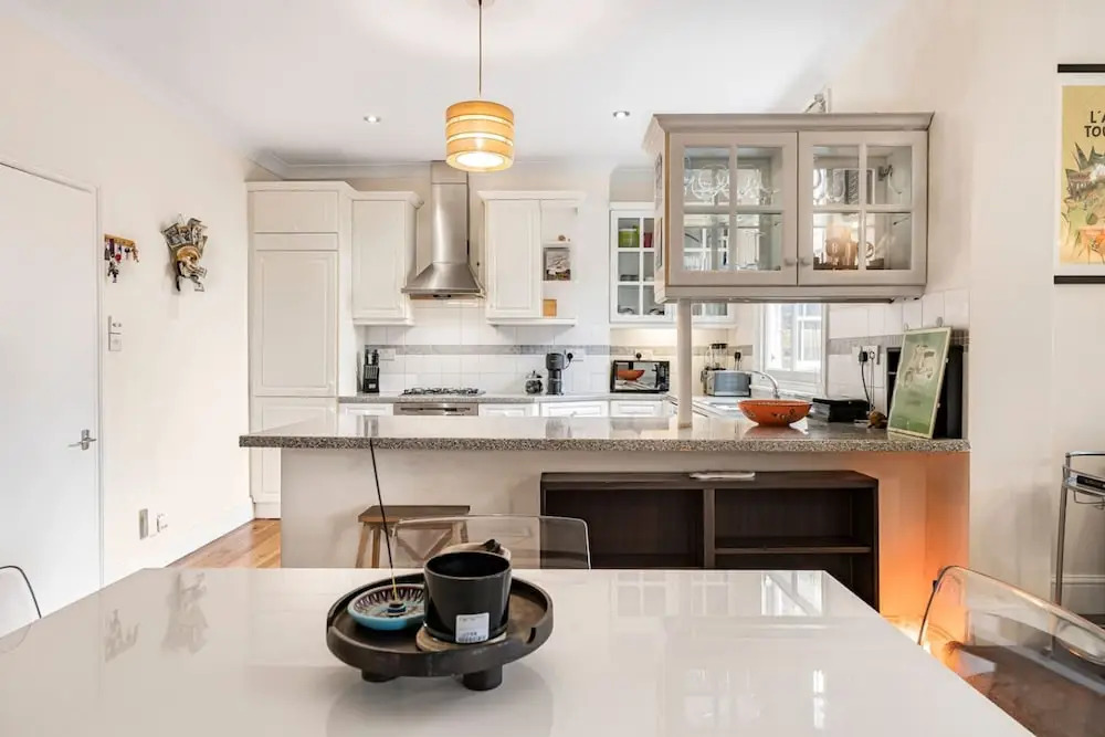 Stylish 1BR Kensington Home With Balcony
