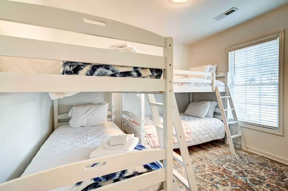 Private Yard, Patio and Grill Surfside Beach Home!