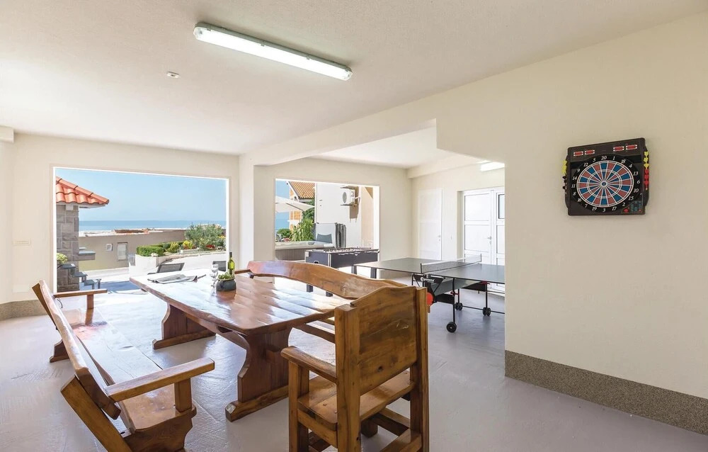 Nice Home in Makarska with WiFi, 3 Bedrooms & Hot Tub
