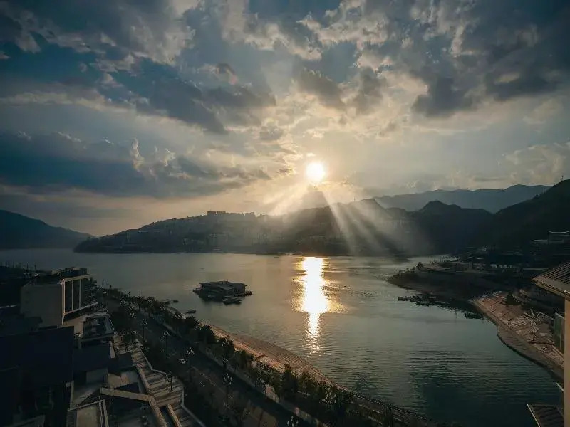 HUALUXE Hotels and Resorts Chongqing Wushan by IHG