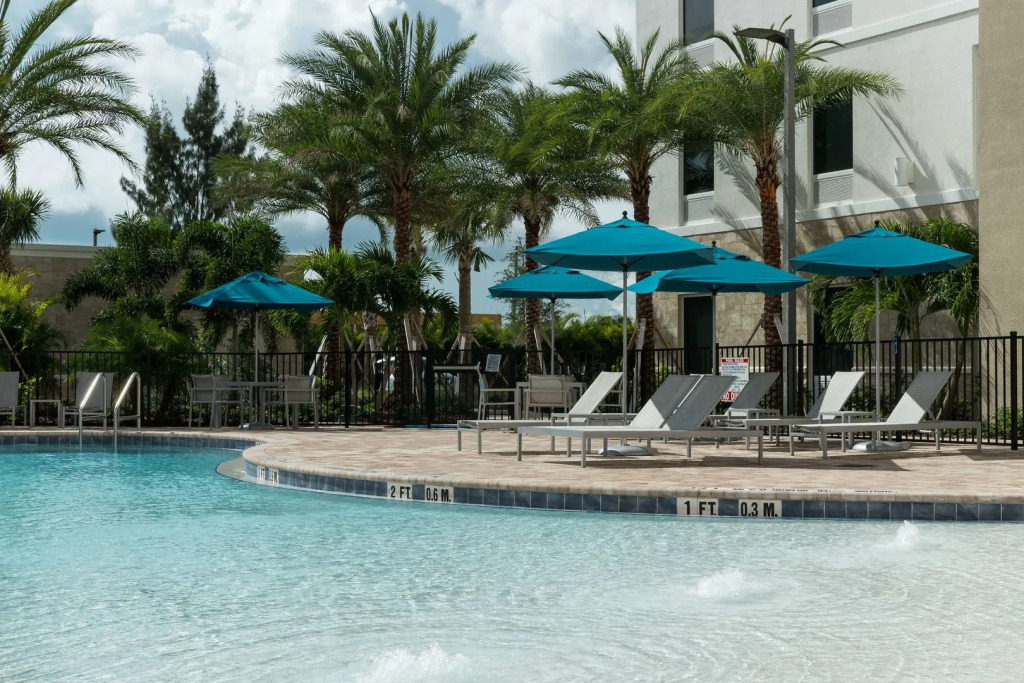 Hampton Inn & Suites Cape Canaveral Cruise Port, Fl