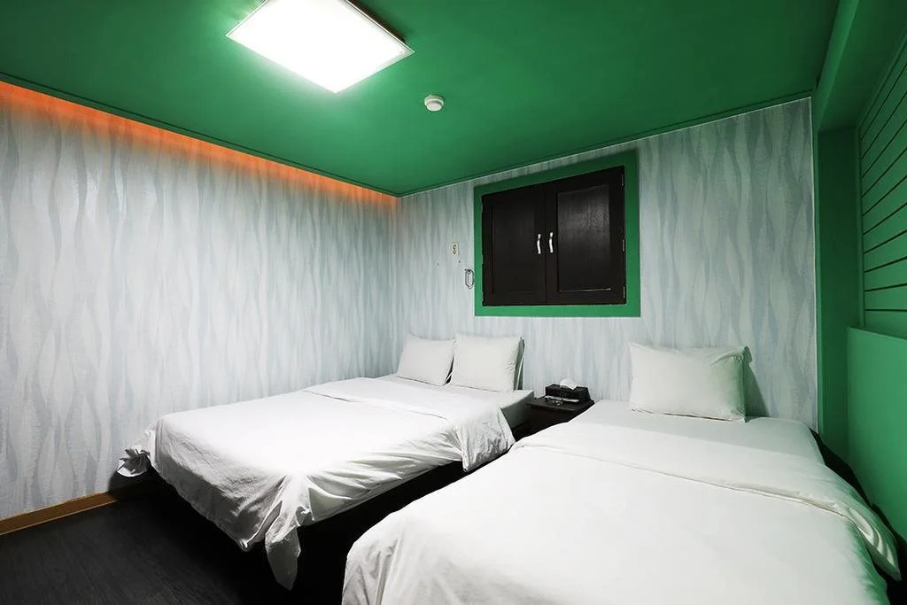 Hotel H.E