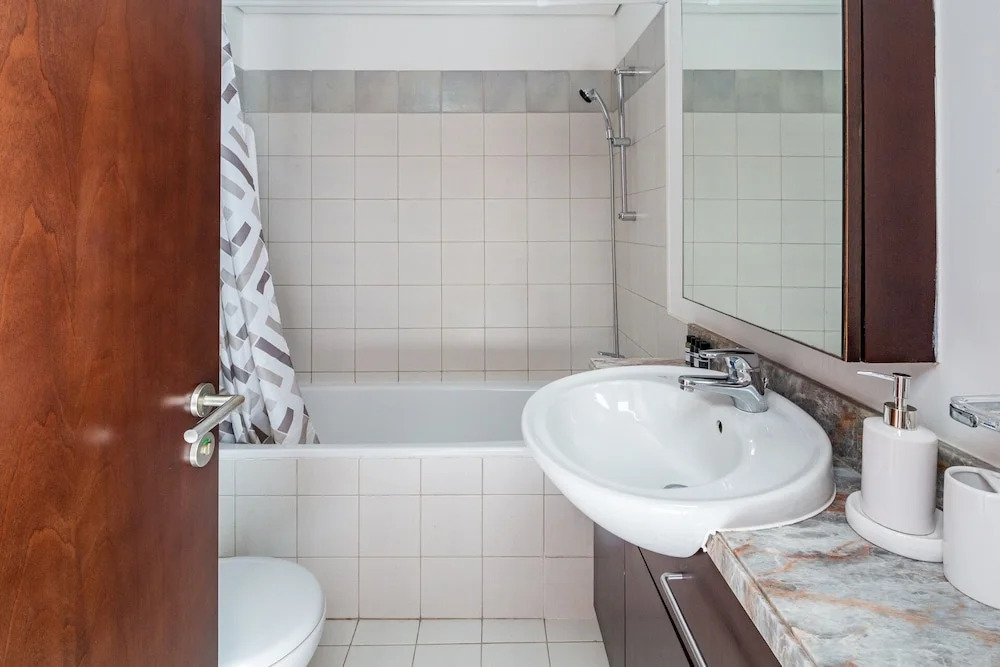 Gorgeous and Spacious 3BR With Full Marina Views!