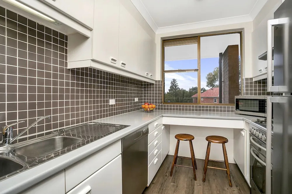 Sunny and Spacious Two Bdr Apt - SPF13