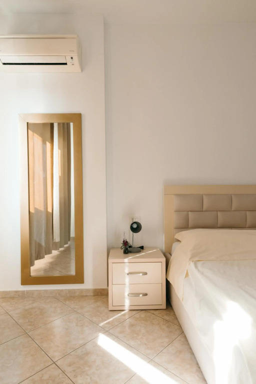 Rs place 1-bedroom apartment with free parking