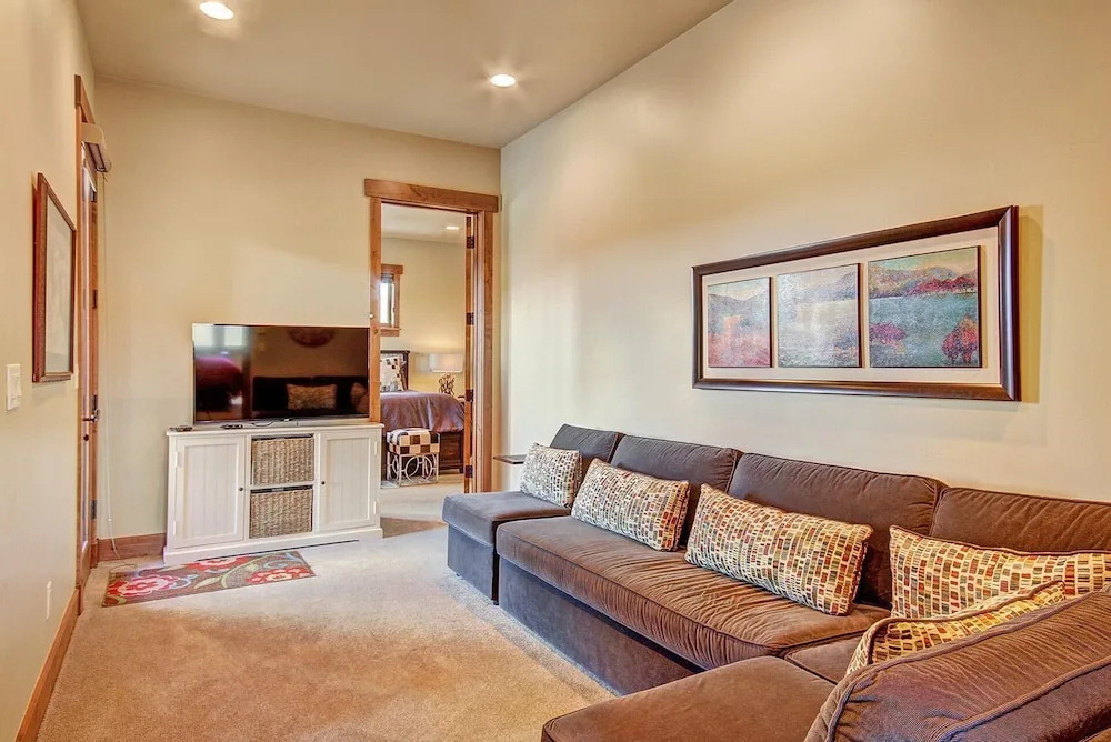 The Shores Lodge 3 Bedrooms 3.5 Bathrooms Home