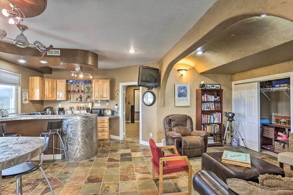Black Hawk Lower-level Unit With Game Area!