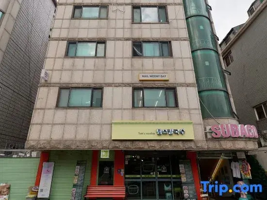 Seoul Yapee guesthouse /Hongik University Sta. .Big House.party room.Two Rooms.