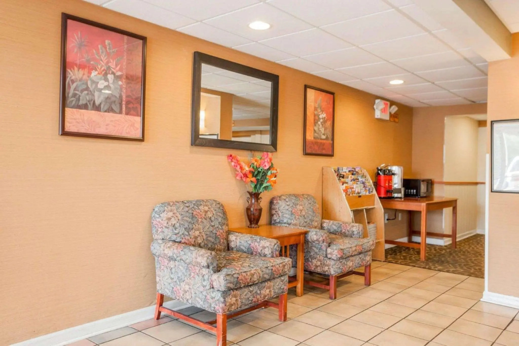 Days Inn & Suites Milwaukee Airport