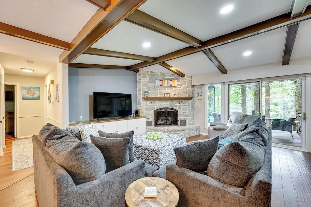 Lakefront Hot Springs Vacation Rental w/ Dock!