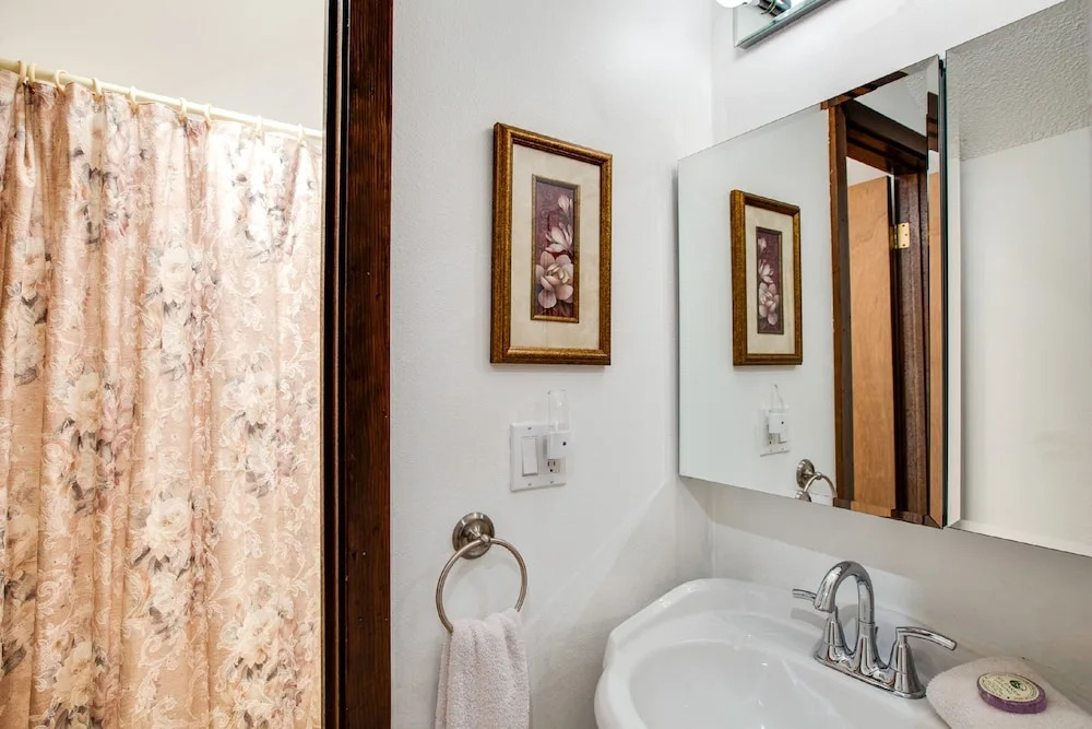 31SW - Fireplace - WiFi - Washer/Dryer - Sleeps 4