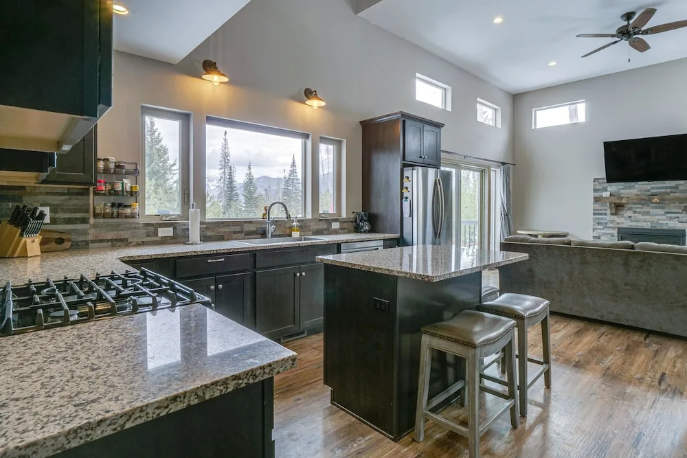Hike + Ski: Grand Lake Cabin w/ Mtn-view Deck