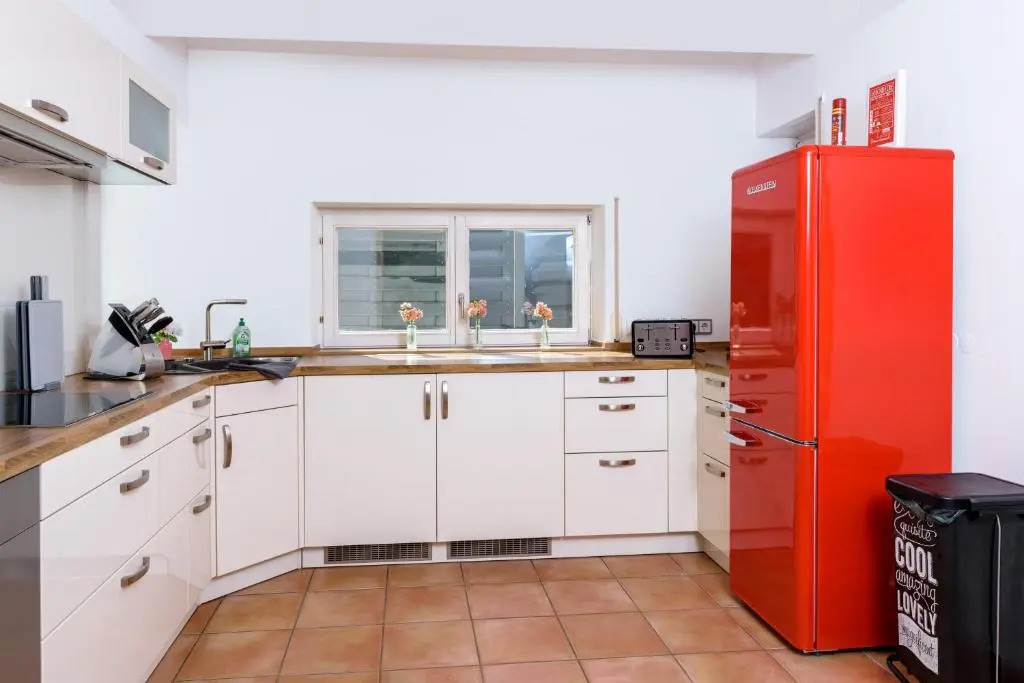Berg Fux - Zwei Ferienhäuser mit je 5 und 6 Schlafzimmern mit eigener Dachterrasse - fantastischem Bergblick - Weber Gas Grill