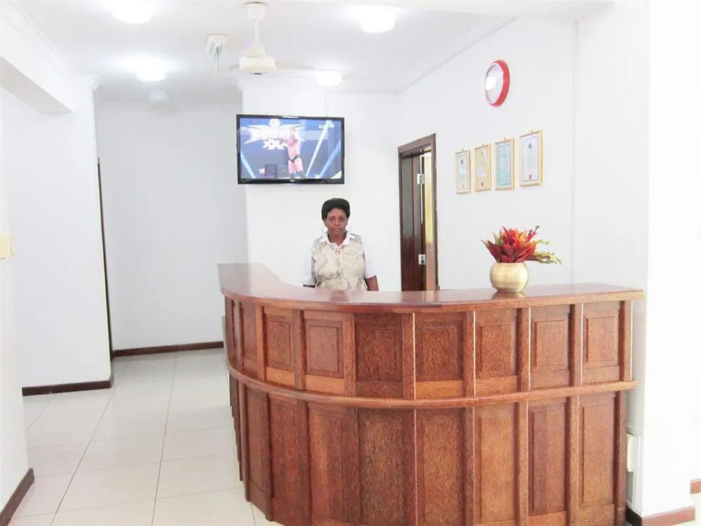 Hifadhi Hotel