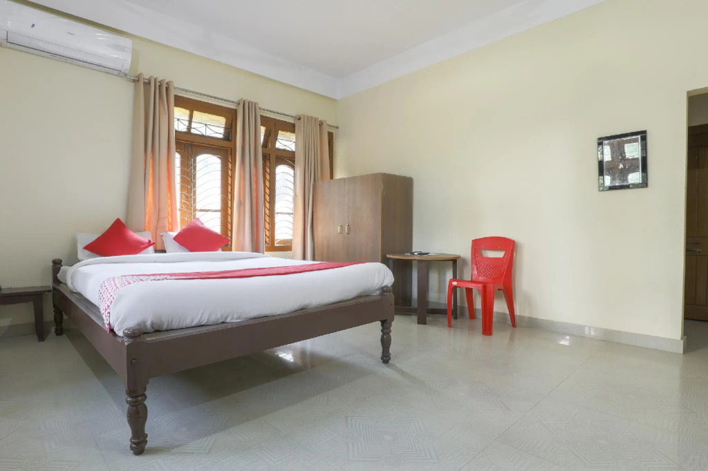 OYO 74211 Hotel Green Lush