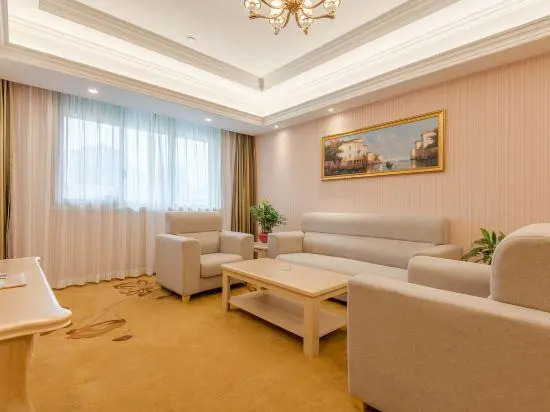 Vienna International Hotel (Chizhou High-speed Railway Station)