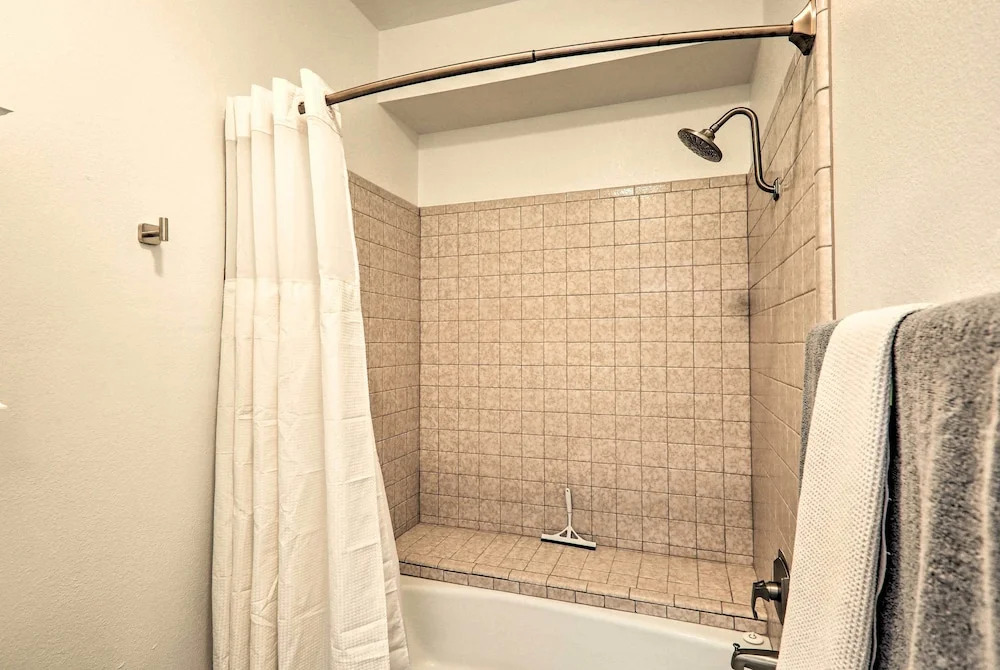 Beautiful 'saguaro Vista' w/ Mountain Views!