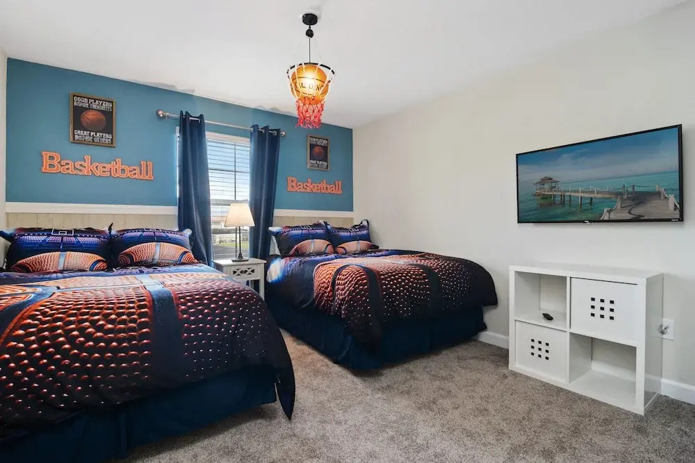 Four Bedroom Family Friendly w Screened Pool 4908