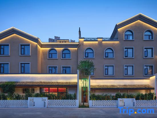 Read Life Hotel