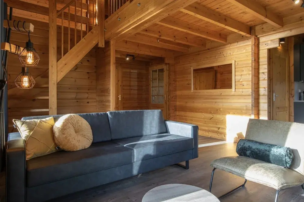 Lodge by the Lake in Arcen's Tranquil Nature