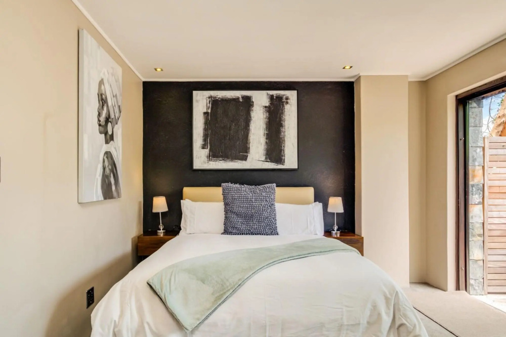 Lovely 1 Bedroom Apartment in Camps Bay