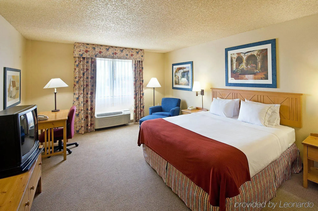 Red Lion Inn & Suites Goodyear Newly Renovated
