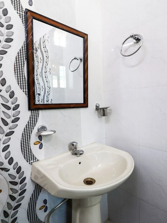 OYO 23629 Hotel Migtin