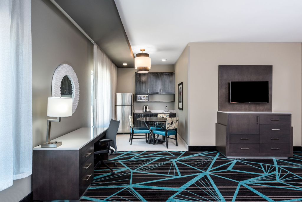 Holiday Inn Express & Suites - Charlotte Airport by IHG