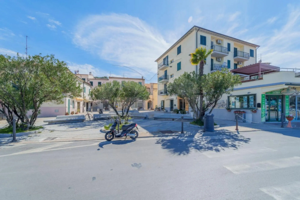 La Fontana in an enviable position on the seafront of Marina di Campo, sea and services close at han-LA FONTANA