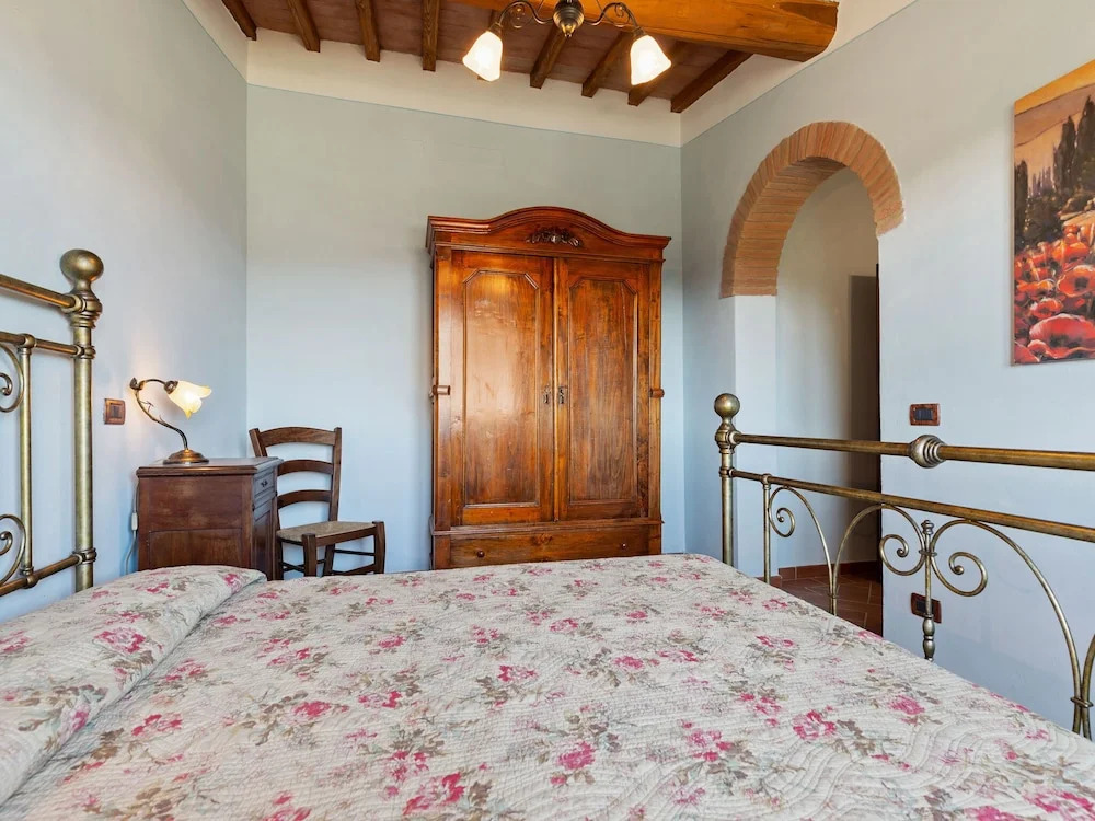 Secluded Holiday Home in Bibbiano With Courtyard