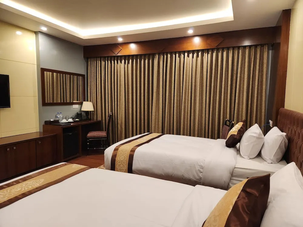Paragon Hotel & Resort