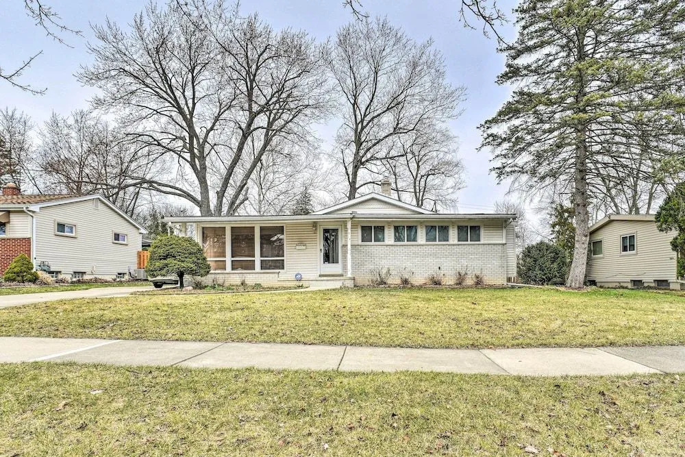 3 Mi to Michigan Stadium: Home w/ Grill & Yard