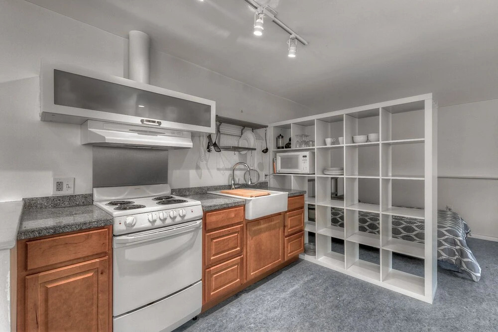 New Listing! Laurelhurst Hideaway, Near University Studio Bedroom Apts