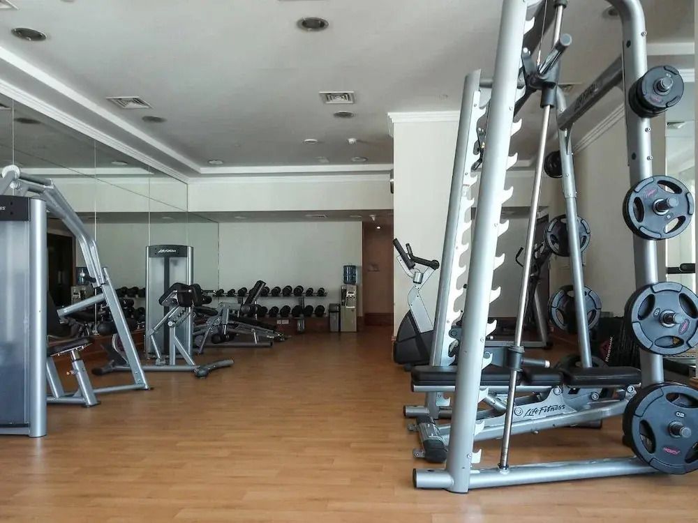 Upscale 1BR - Sea Views - Direct Beach Access!