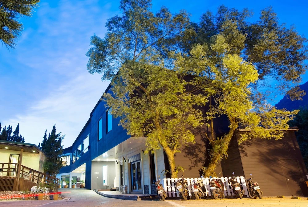 Four Season Beauty Hotel