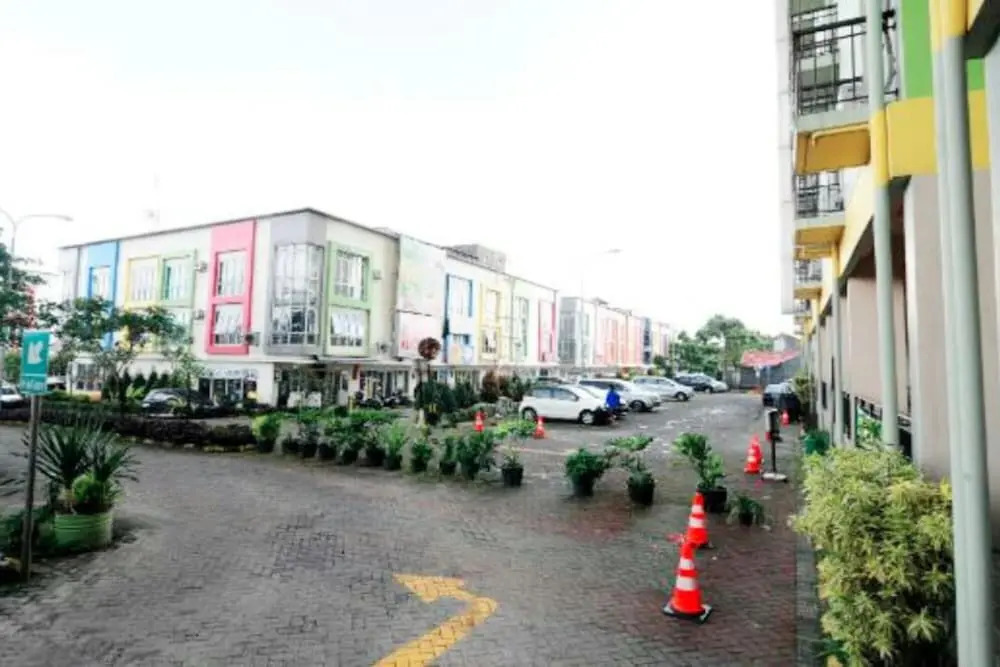 OYO 93439 The Suites Metro Apartment By Interindo
