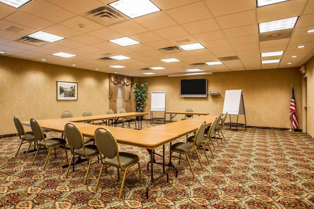 The Hub Middletown Red Bank- Best Western Signature Collection