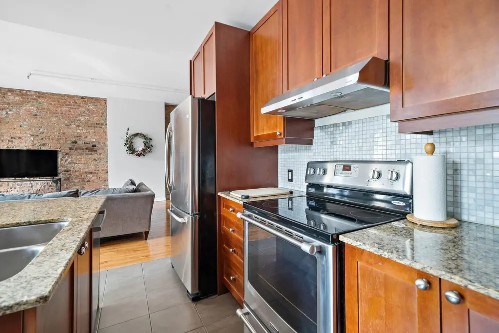 Stunning 1 bdr apt in the Heart of Old Montreal Location Location Location