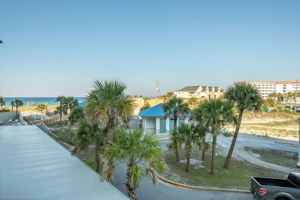 Seacrest 305 is a 2 BR Gulf front on Okaloosa Island by RedAwning