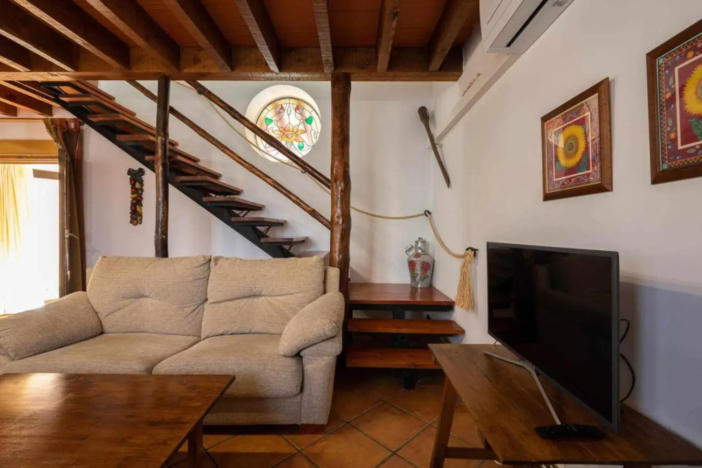 CASA ERNESTO. Piscina Climatizada, porche y garaje