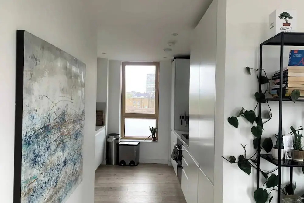 Stylish 2BD Flat With Private Balcony - Battersea