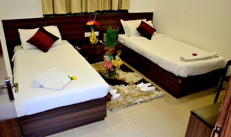 OYO 1019 Hotel Flora Inn