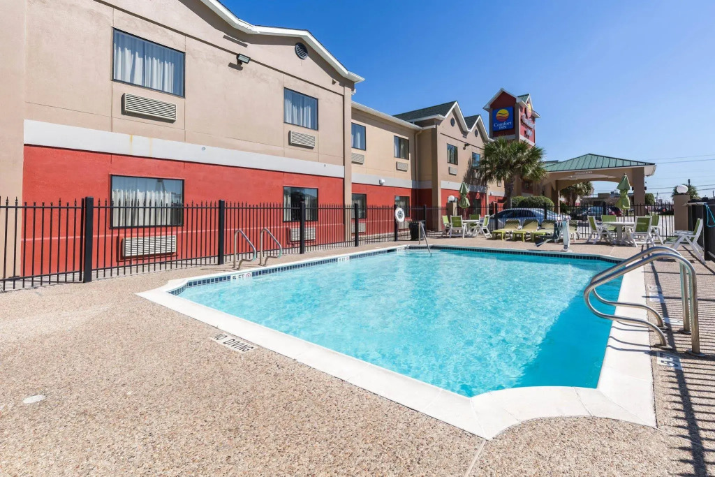Econo Lodge Inn & Suites East Houston I-10