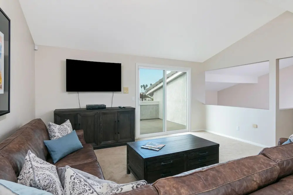 2462 Pierpont Blvd Home