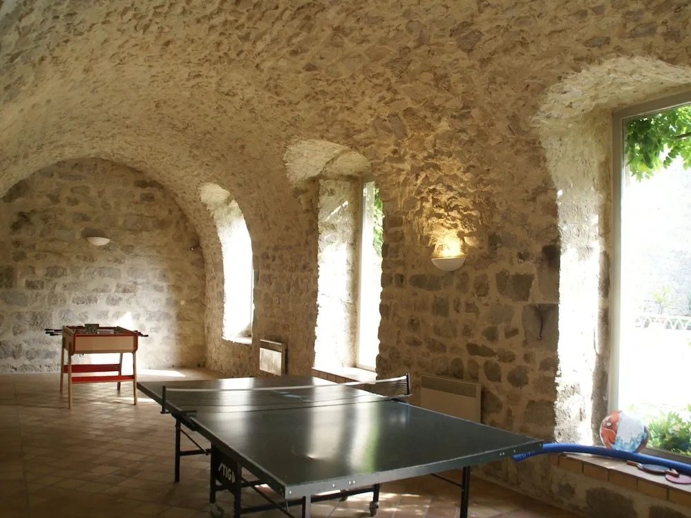 Magnificent Apartment in Castle With Garden, Swimming Pool and Next to Golf