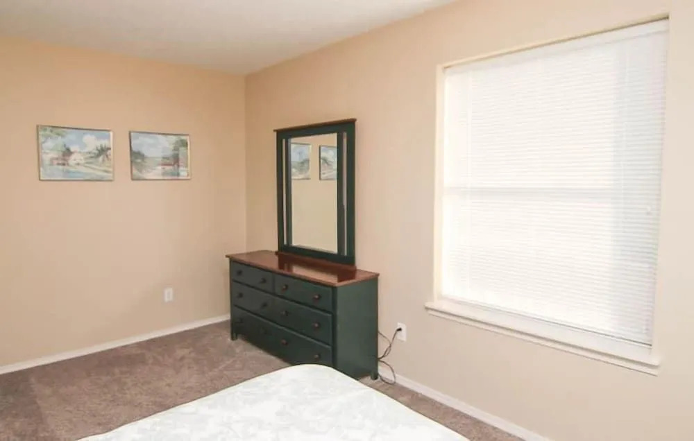 Cozy Gathering Space and Sparkling Amenities - Charming Seaside Haven